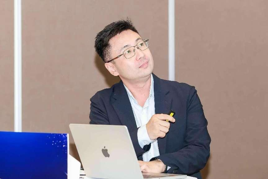 ANOWX President Mr. Wang Haoming delivering keynote at Gazellio Digital Finance AI Innovation Summit